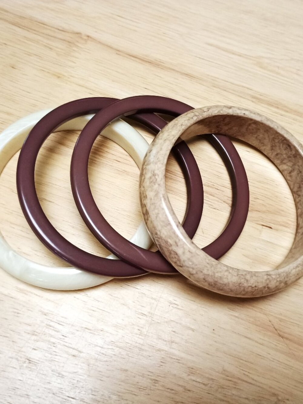 Vintage Lucite Bangle Bracelets, Brown Tan Ivory, Seamless, Stackable, Set of 4